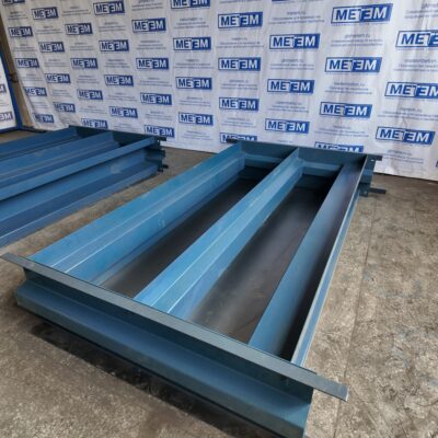 MEGABLOCK şekilli dil ve oluk. Oluk ve sırt ile 2400*600*400